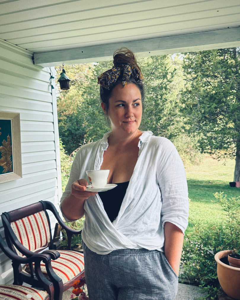 woman drinking tea 